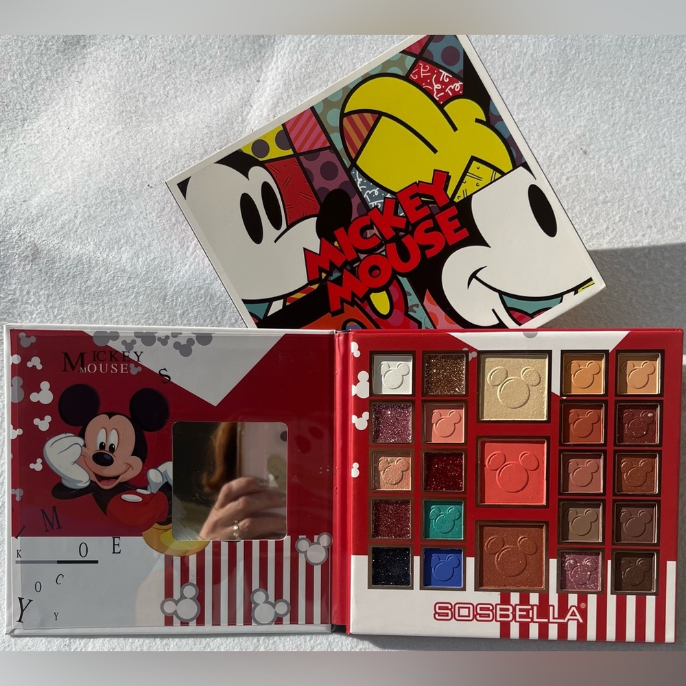 New 20 Eyeshadow/ 2 Highlighter/1 Blush pallet beautiful colors with its box